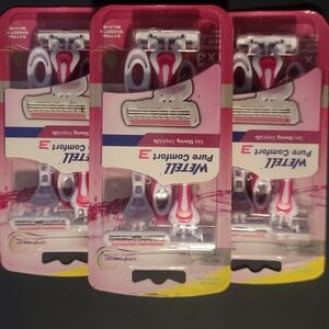 Pink and White Razor Set